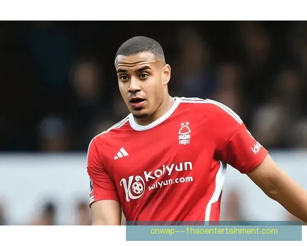 乌加特告别巴黎正式加盟曼联开启新赛季征程